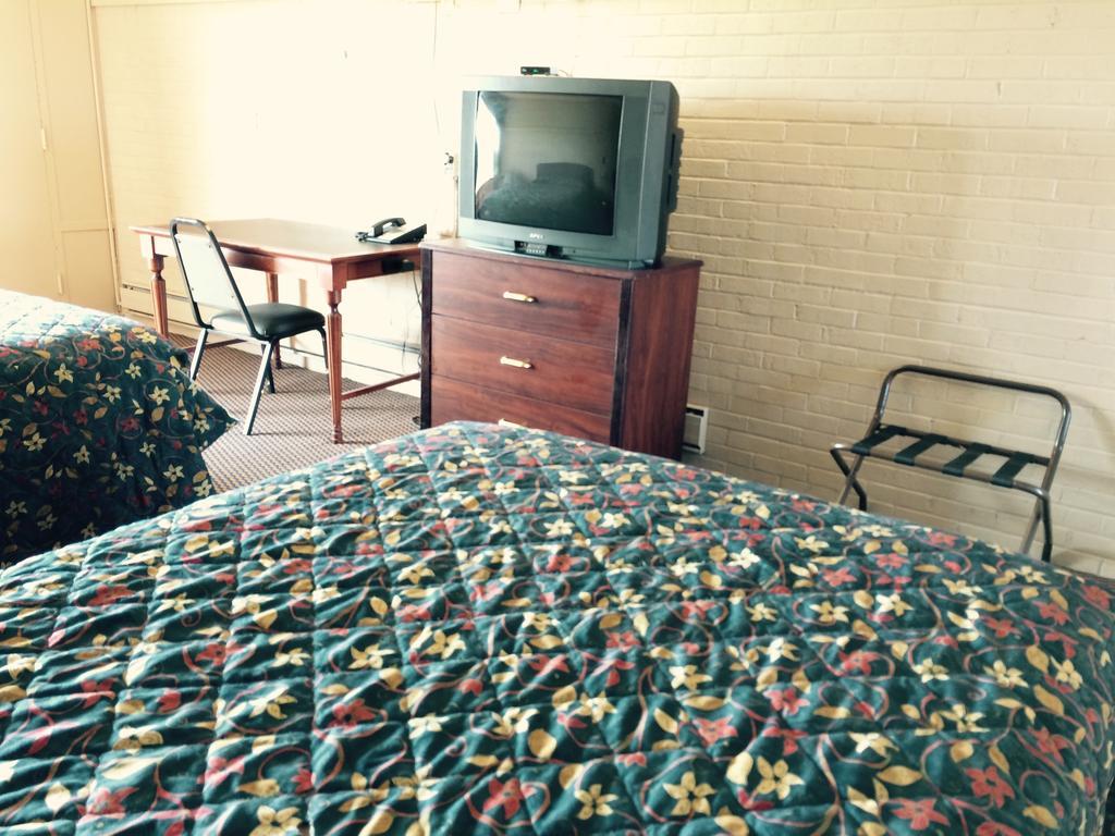 Lewis & Clark Motor Lodge East Alton Room photo